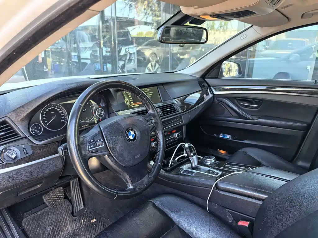 BMW 5 Series — миниатюра 6