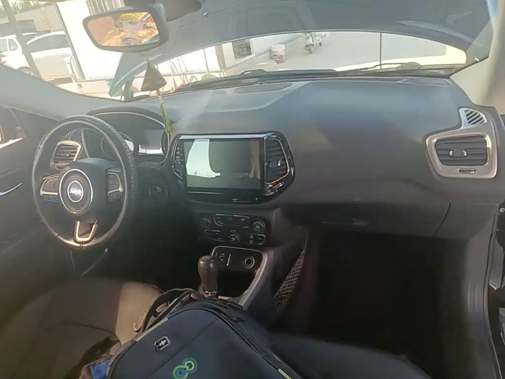 Jeep Compass — миниатюра 10