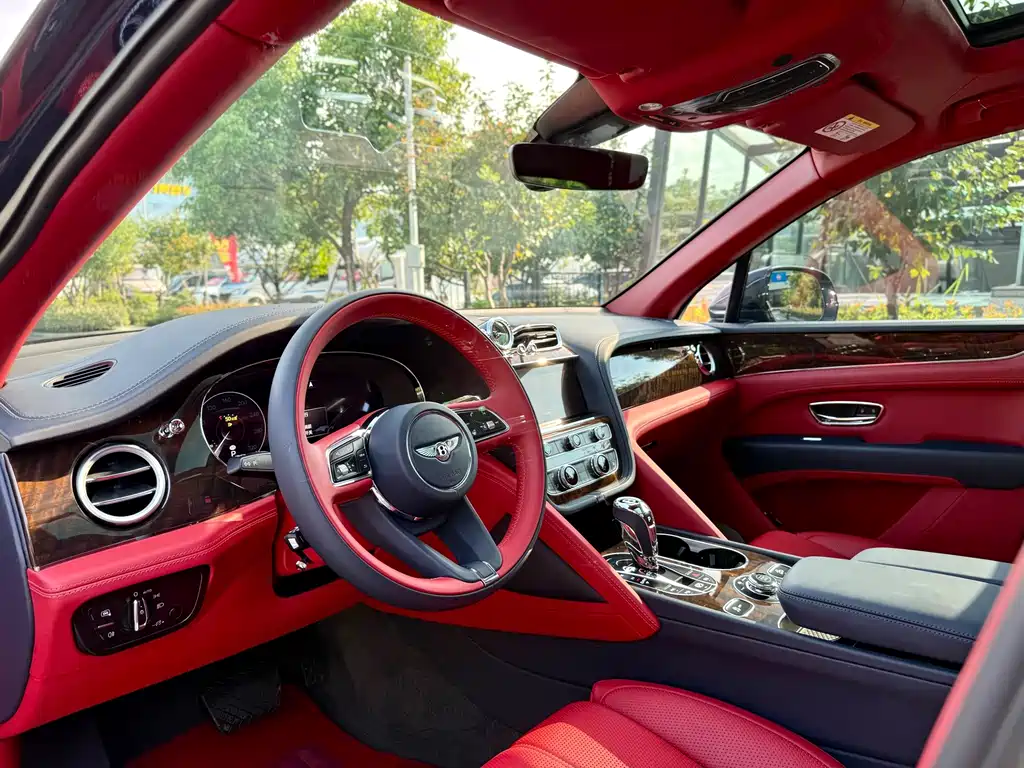Bentley Bentayga — миниатюра 4