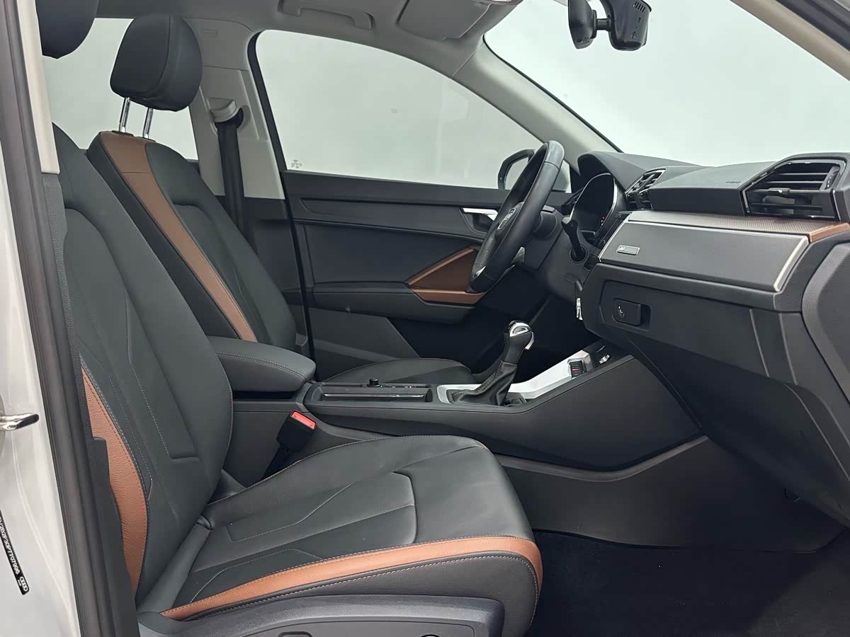 Audi Q3 1.4 л 2023 г. Белый, пробег 21000 км
