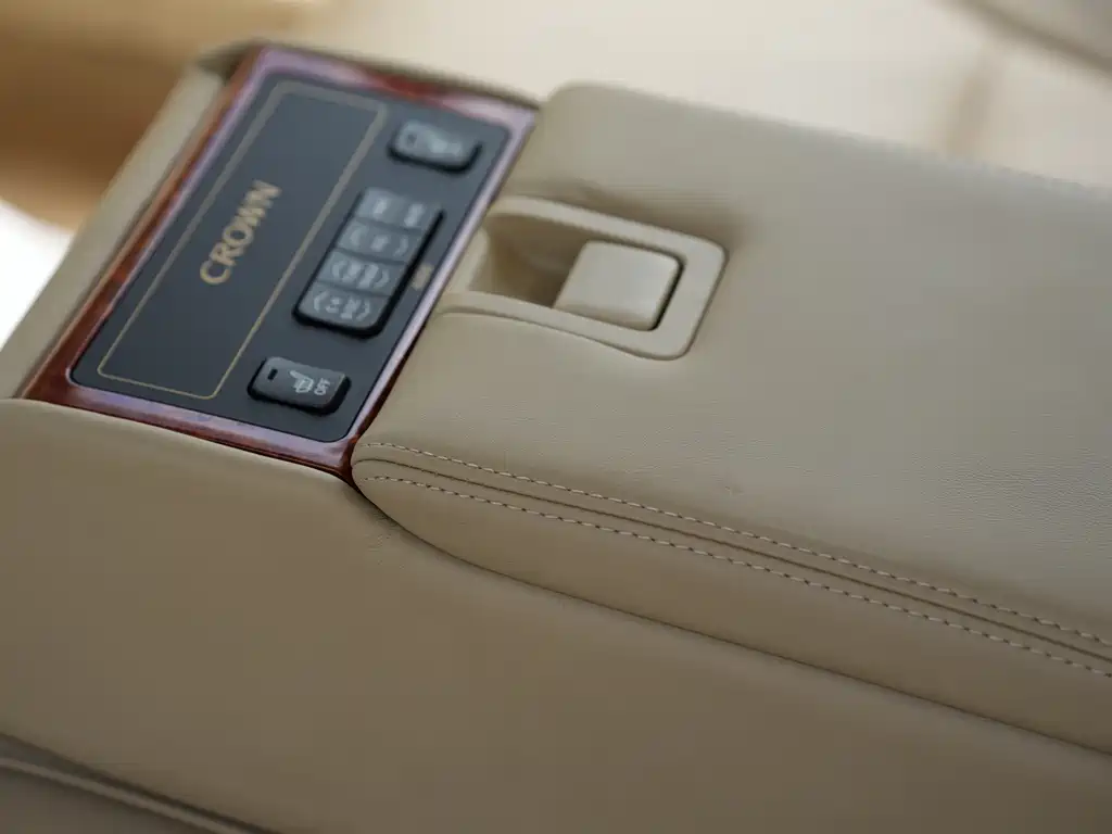 Toyota Crown — миниатюра 33