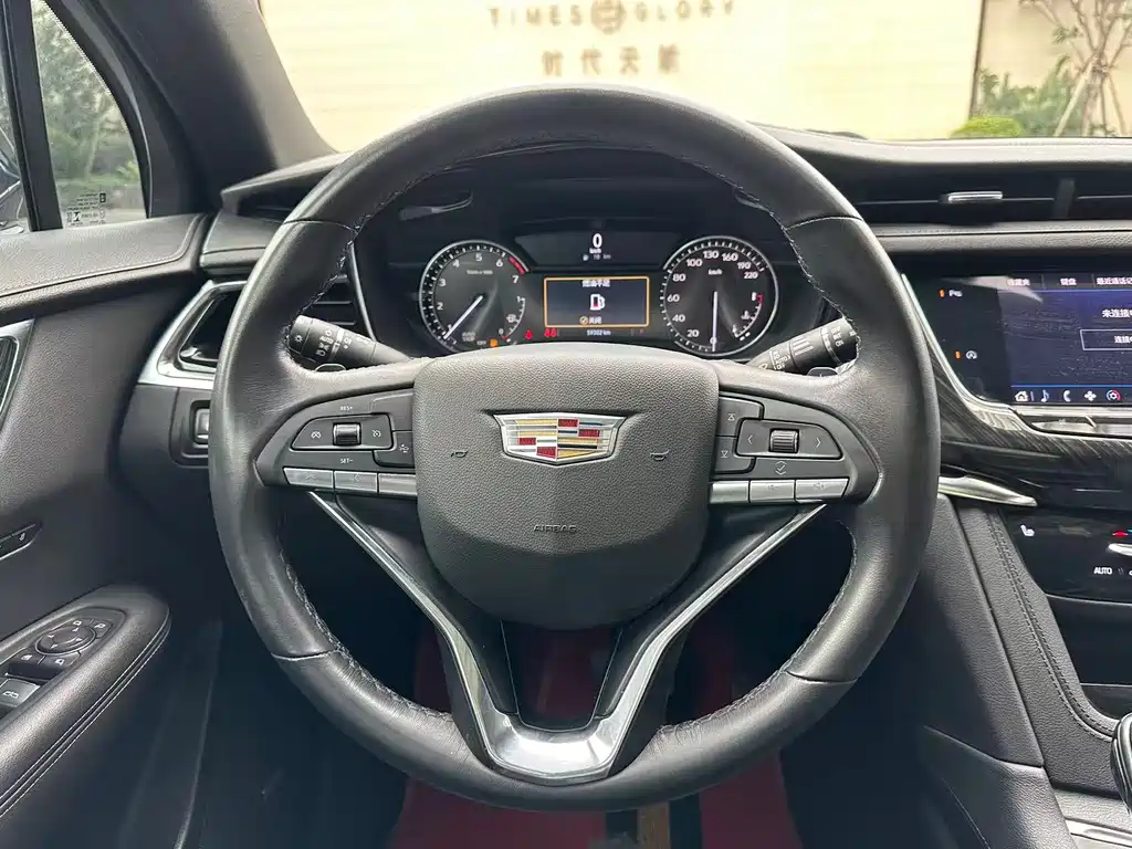 CADILLAC XT6