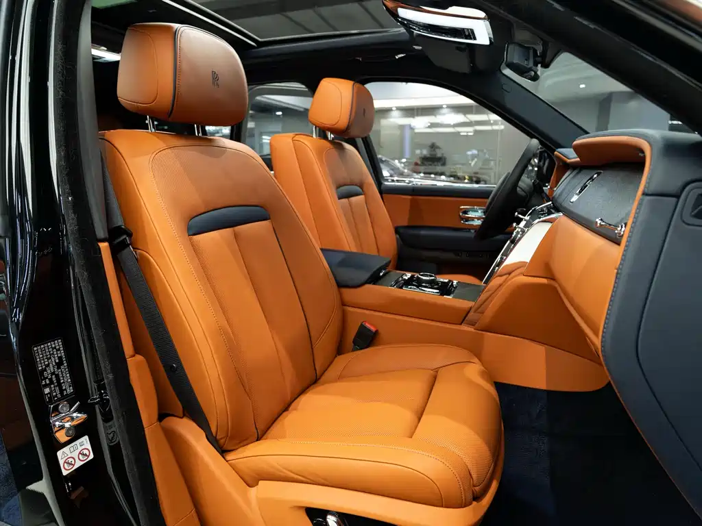 Rolls-Royce Cullinan 2018 мест