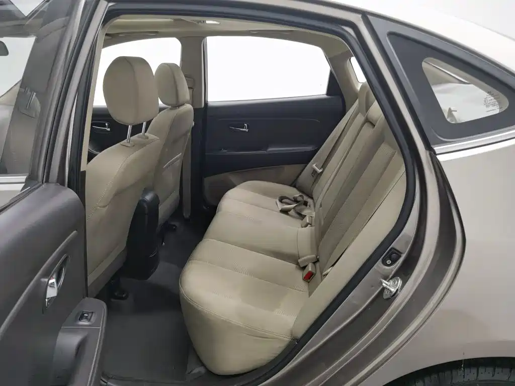 Hyundai Elantra — миниатюра 15