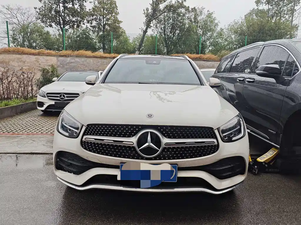 MERCEDES-BENZ GLC