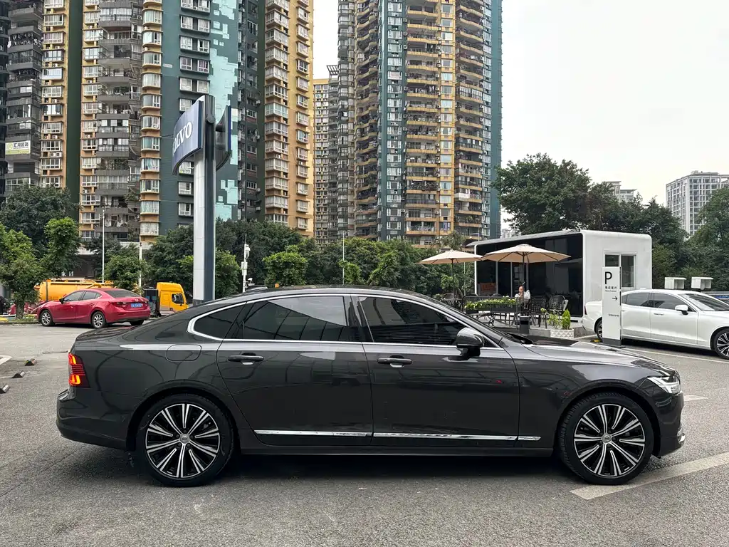 Volvo S90 2024 B5 Luxury
