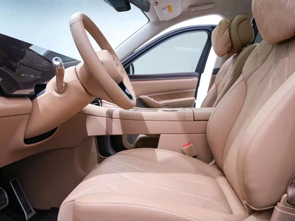 AITO ASK THE WORLD M8