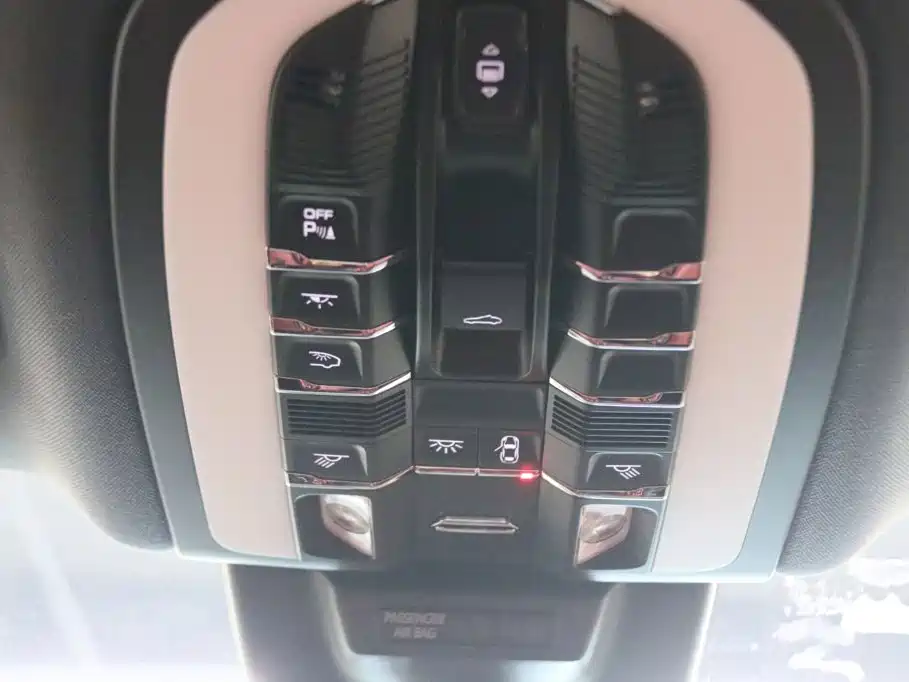 Porsche Macan — миниатюра 10