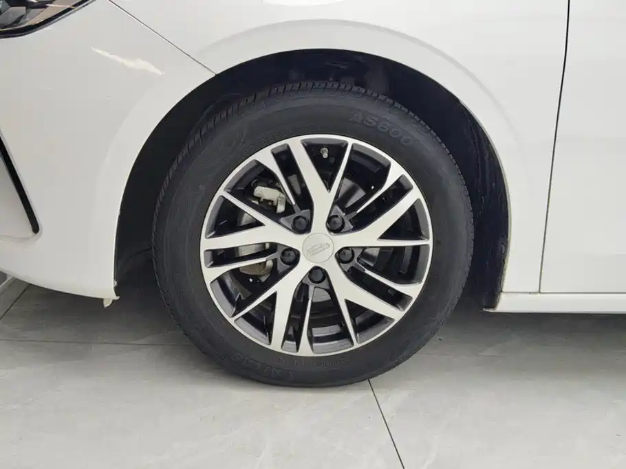 Geely Emgrand — миниатюра 6