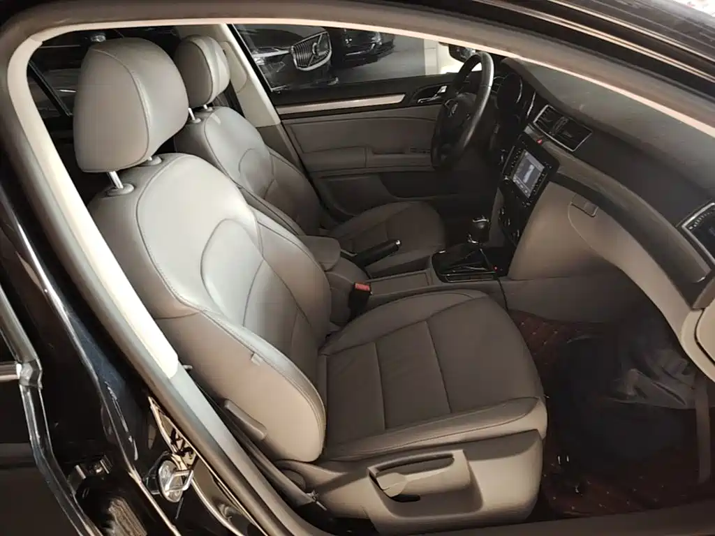 Skoda Superb — миниатюра 25