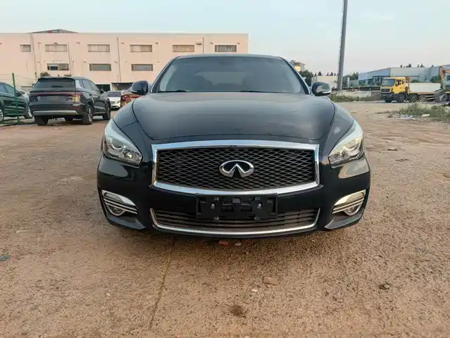 INFINITI  Q70 2019