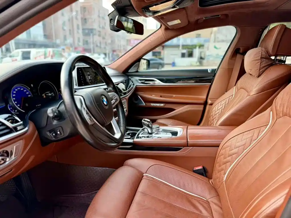 BMW 7 Series — миниатюра 4
