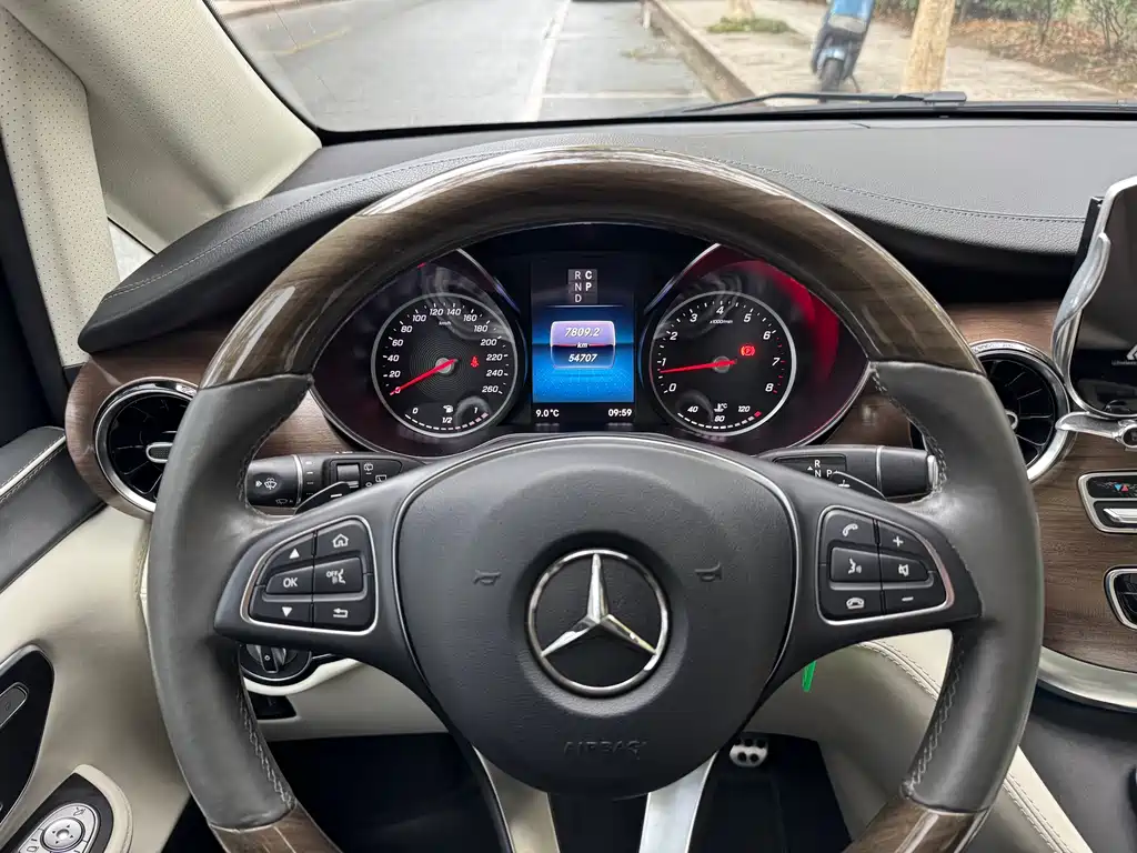 MERCEDES-BENZ V CLASS