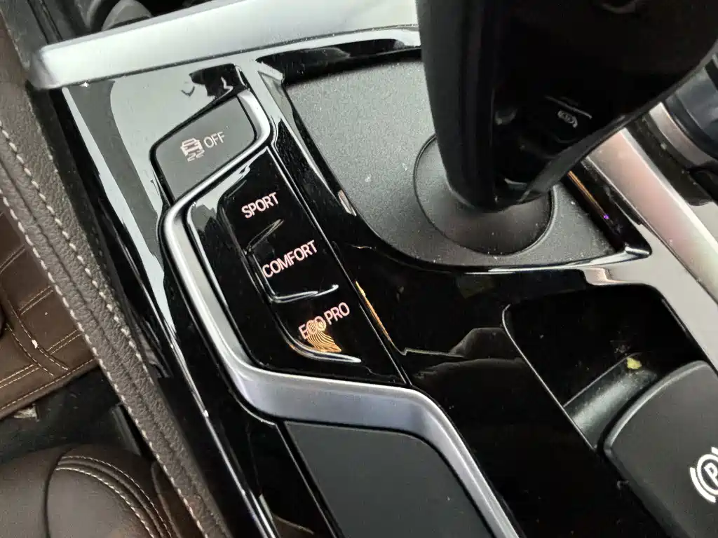 BMW 5 Series — миниатюра 11