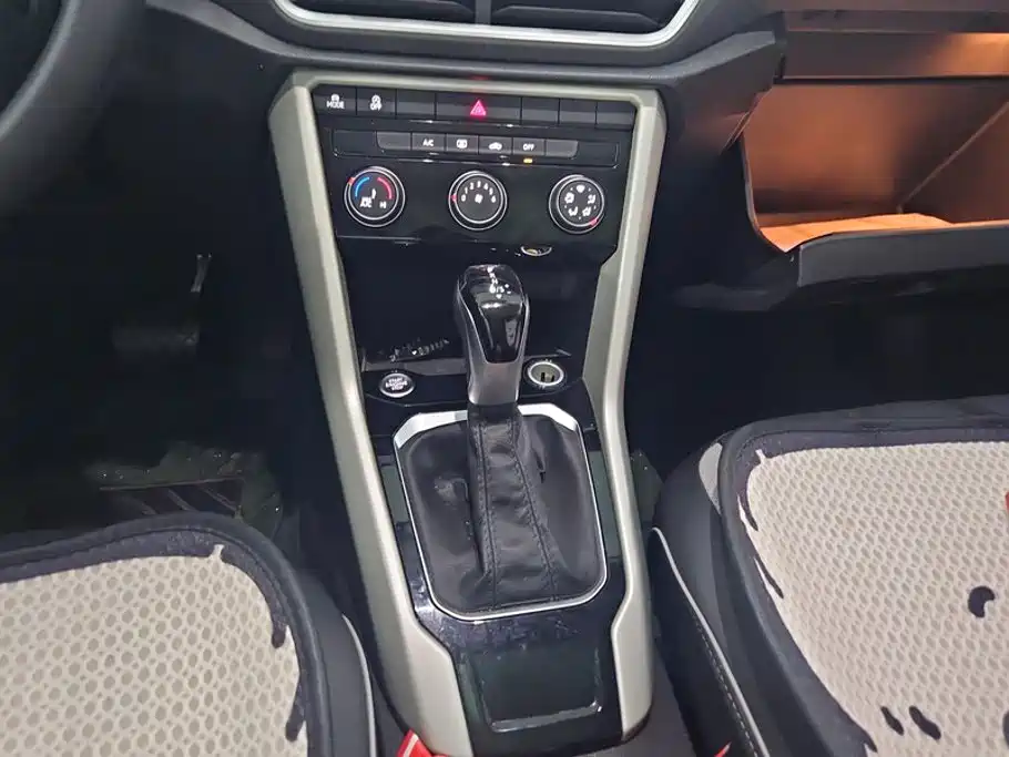 Volkswagen T-Roc — миниатюра 16