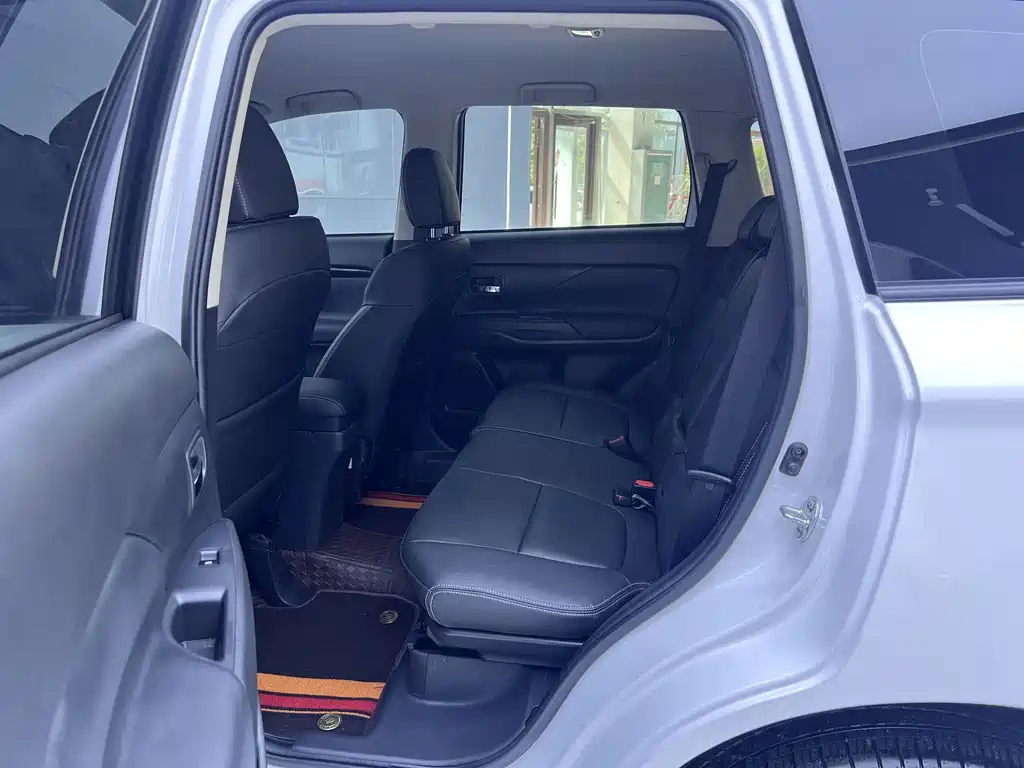 Mitsubishi Outlander — миниатюра 14