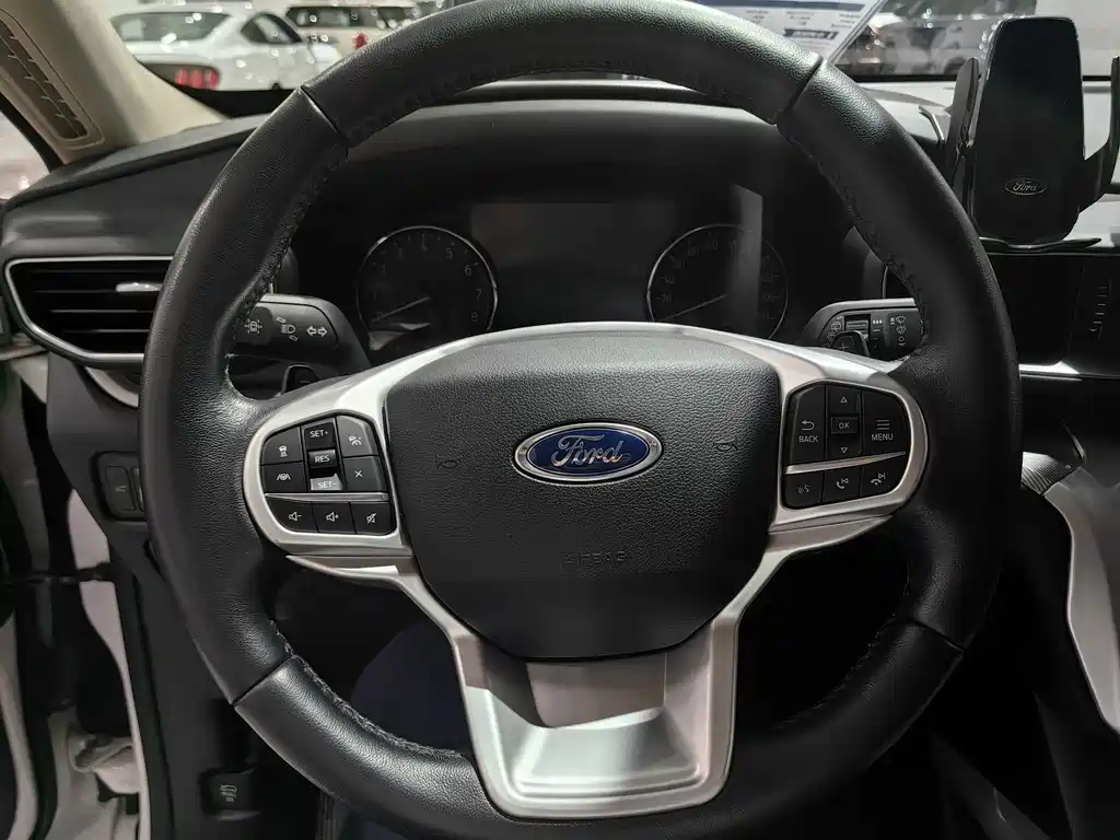 Ford Explorer — миниатюра 8