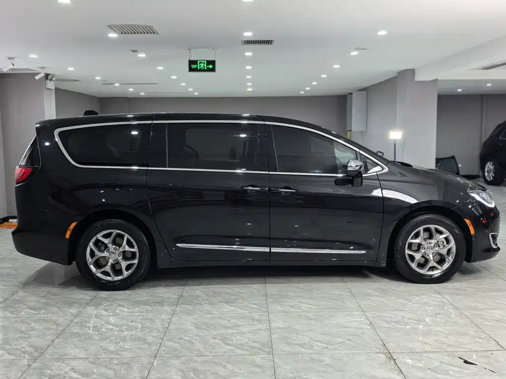 Chrysler Grand Voyager (Import) — миниатюра 4