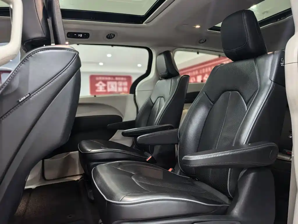 Chrysler Grand Voyager (Import) — миниатюра 20