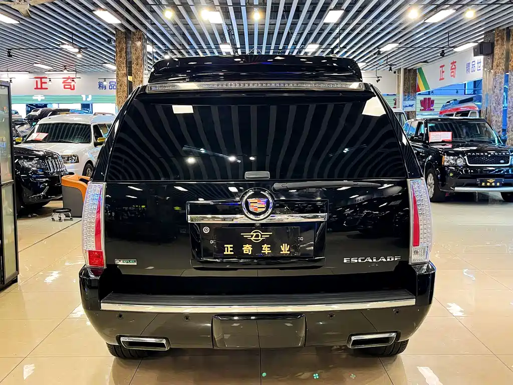 Cadillac Escalade — миниатюра 6