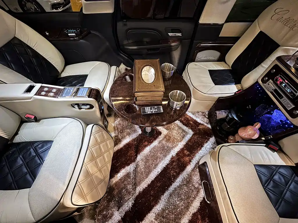 Cadillac Escalade — миниатюра 23