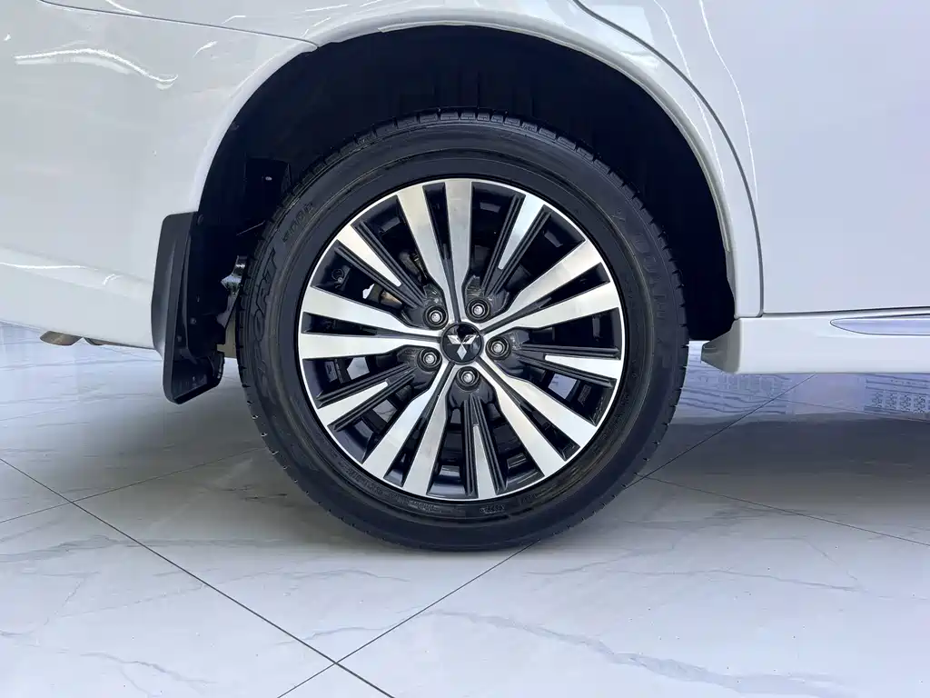 Mitsubishi Outlander — миниатюра 18
