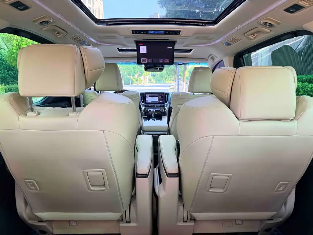 Toyota Vellfire — миниатюра 7