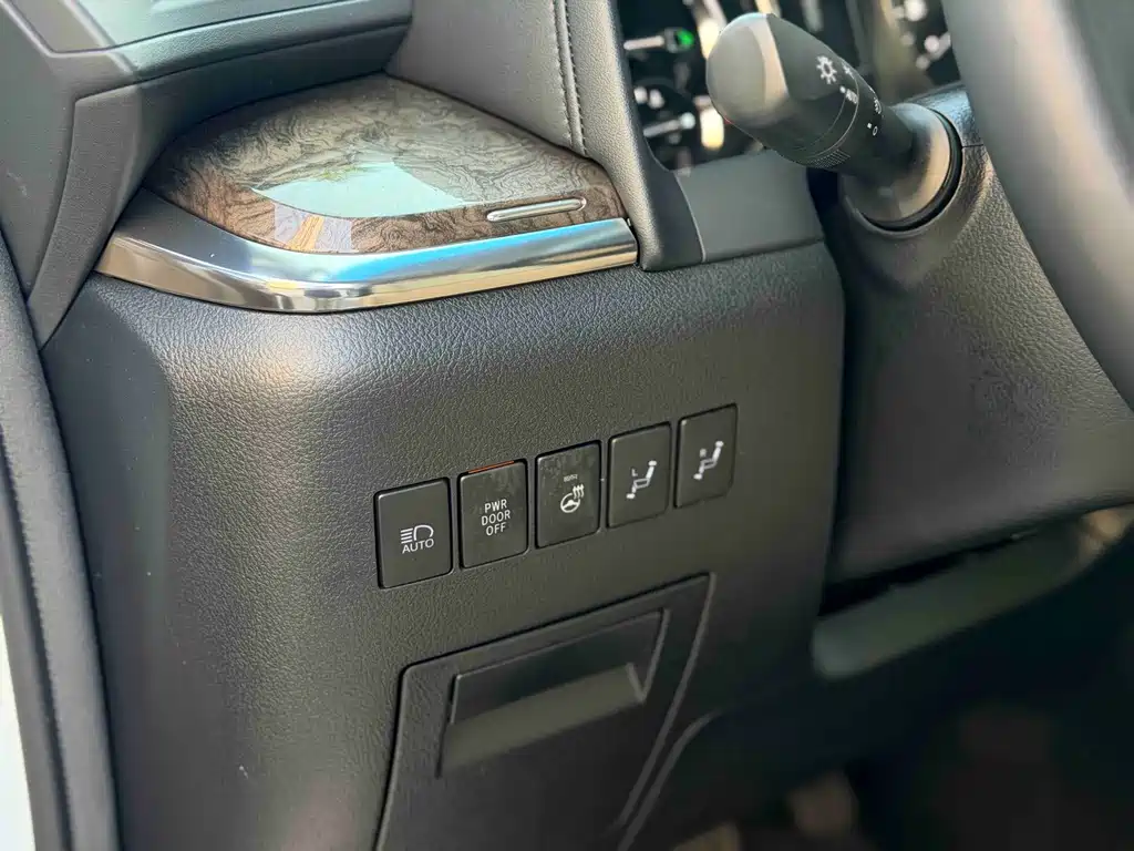 Toyota Vellfire — миниатюра 8