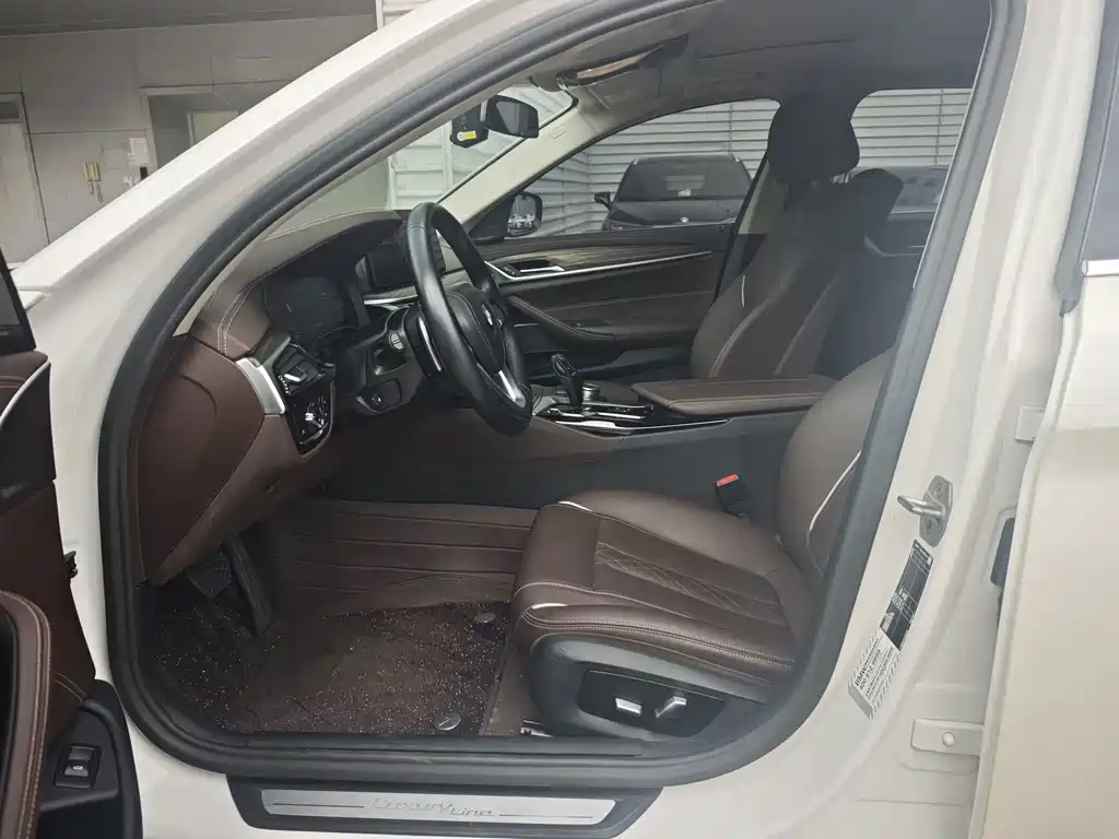BMW 5 Series — миниатюра 7