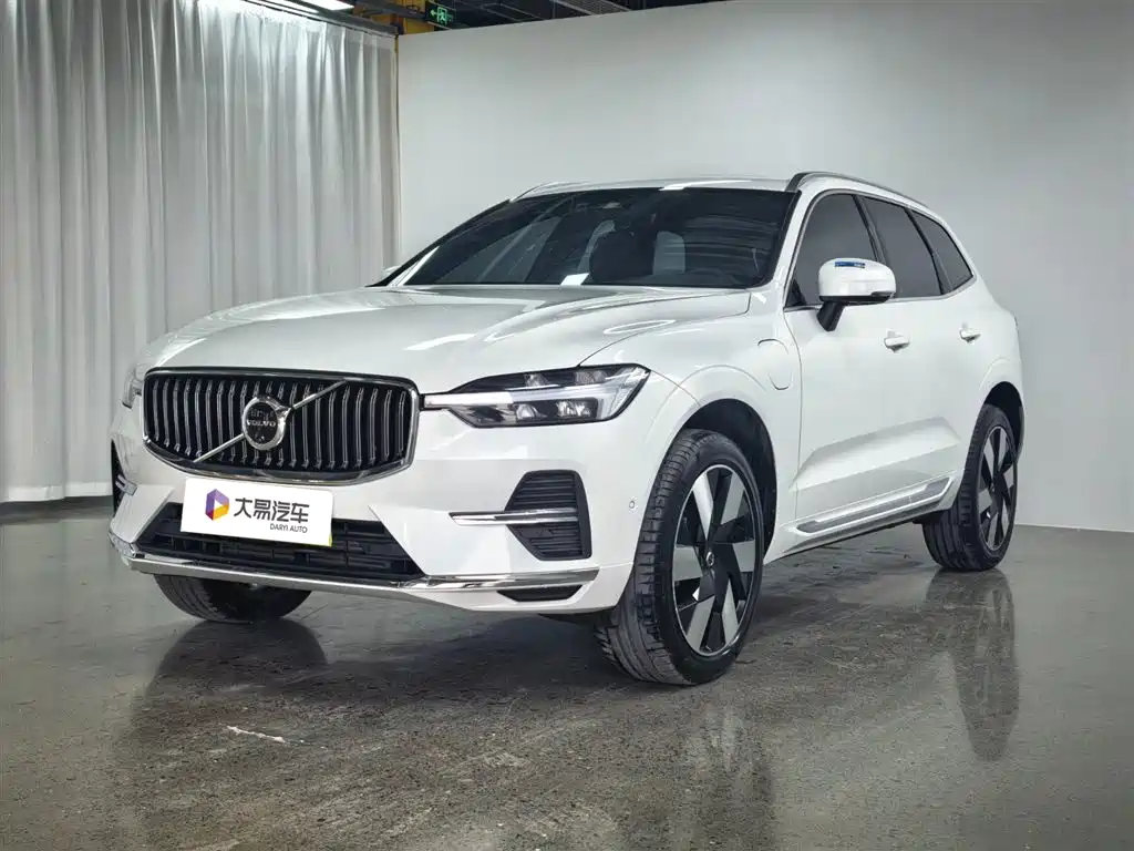 Volvo XC60 PHEV 2025