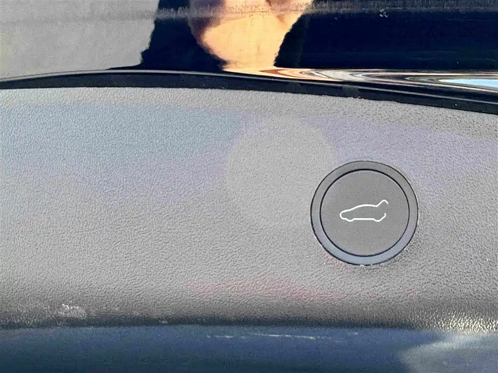 Tesla Model 3 — миниатюра 15