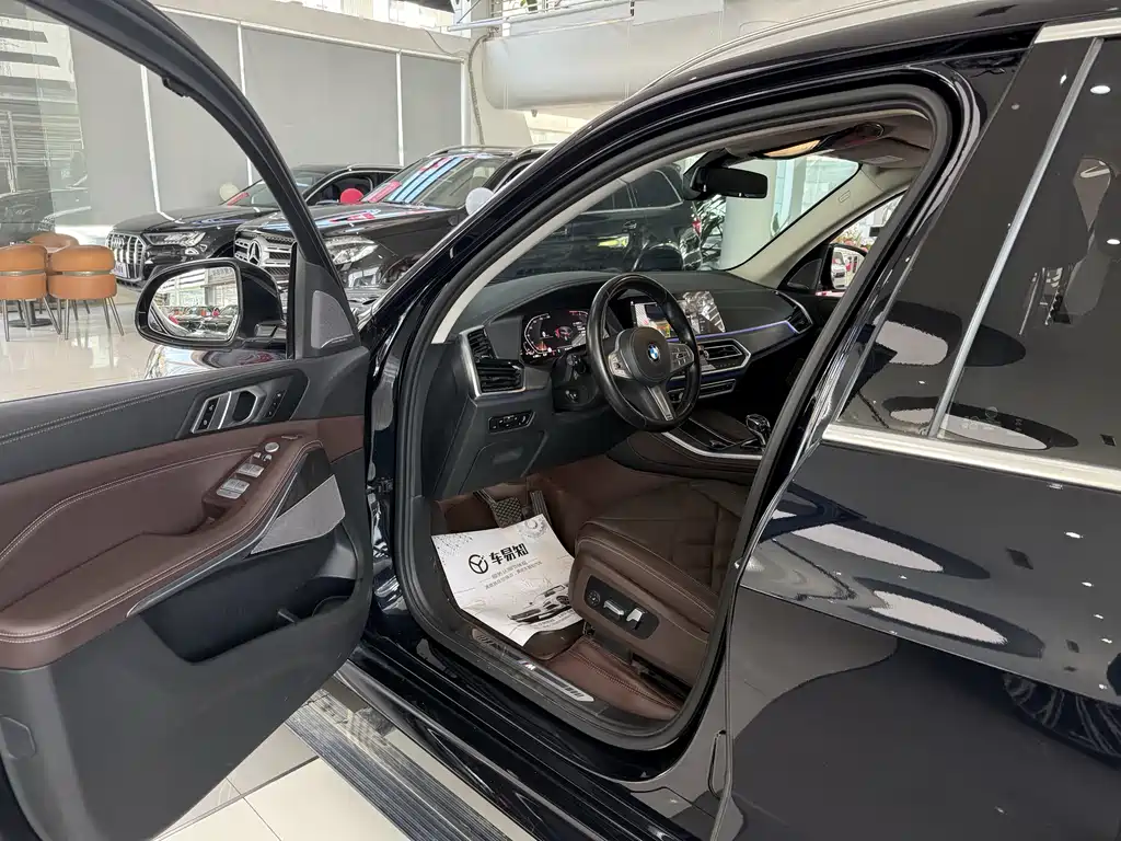 BMW X5 2022 xDrive 30Li Premium M Sport