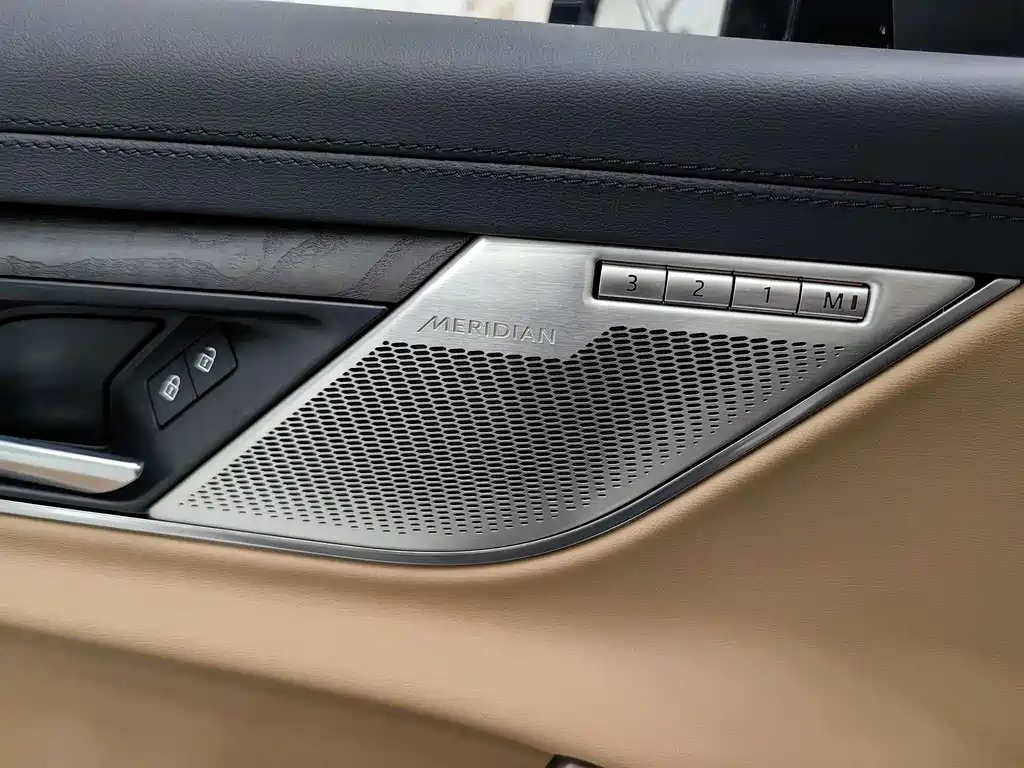 Jaguar XFL — миниатюра 12