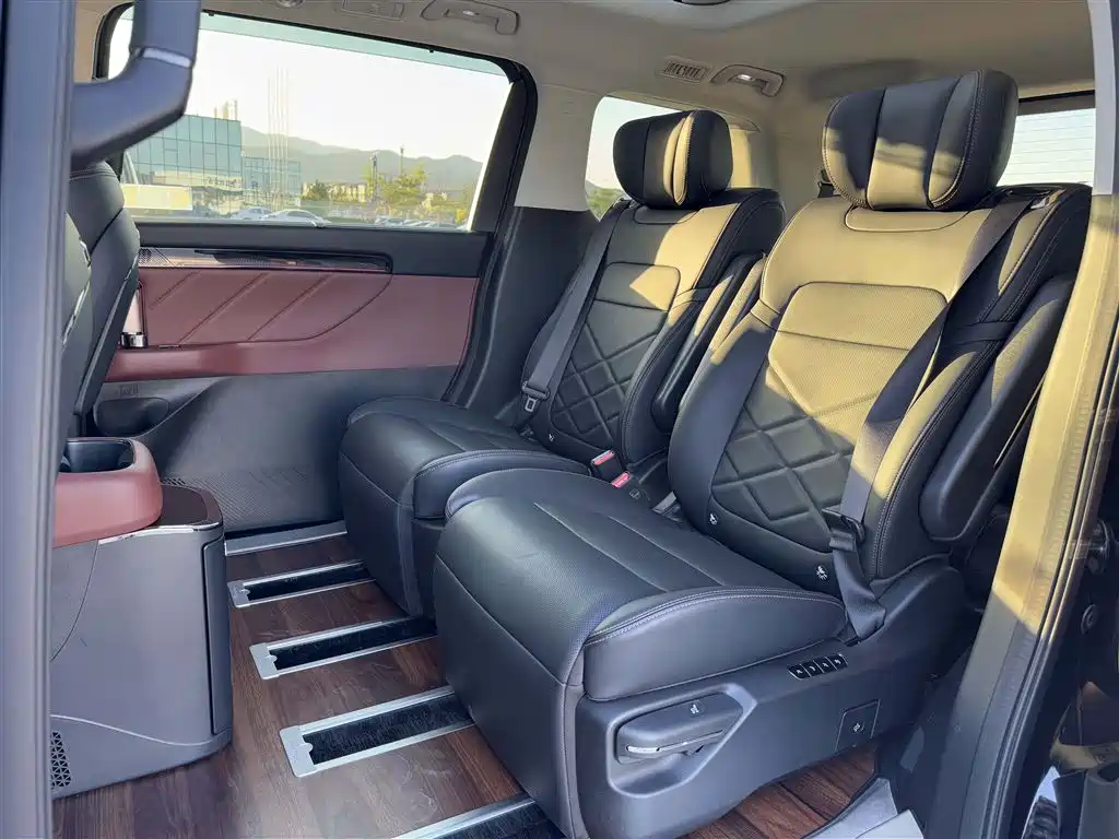 GAC Motor Trumpchi E8 PHEV — миниатюра 11