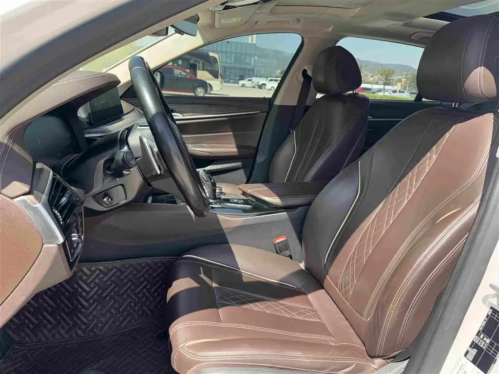 BMW 5 Series — миниатюра 5