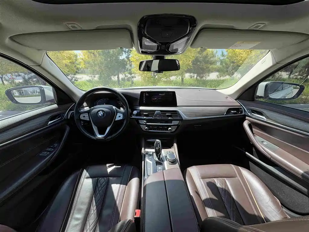BMW 5 Series — миниатюра 6