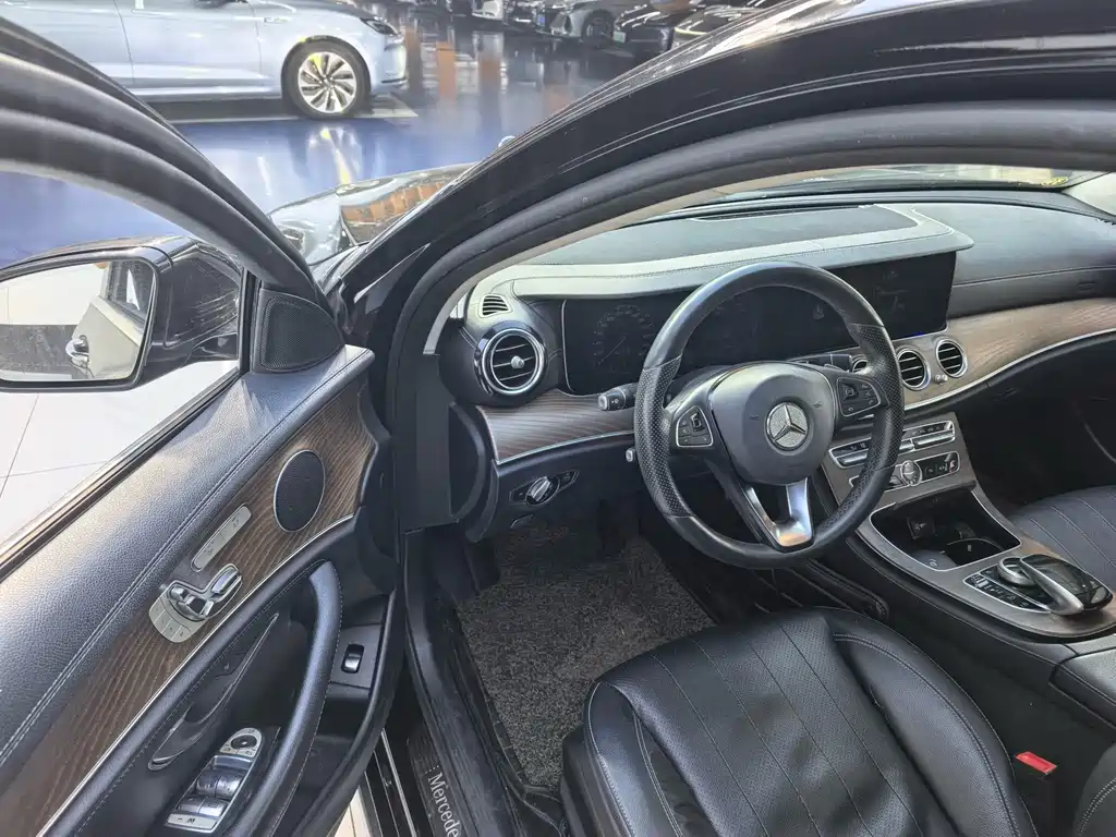 Mercedes-Benz E-Class — миниатюра 4