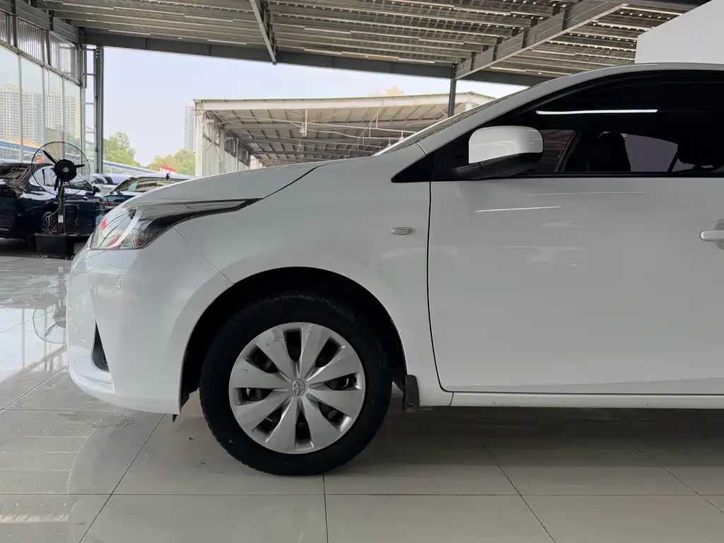 Toyota Yaris L — миниатюра 4