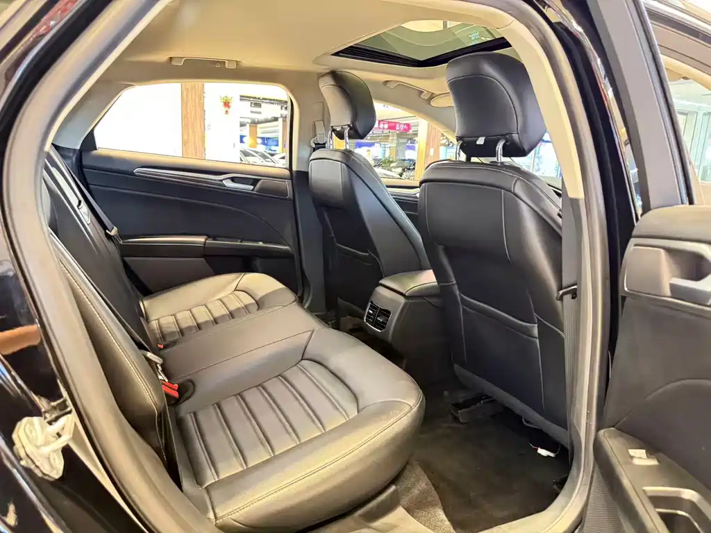 Ford Mondeo — миниатюра 9