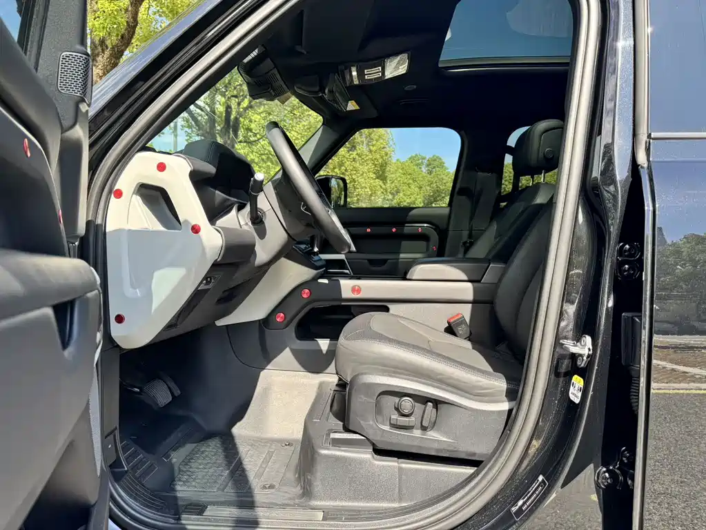 Land Rover Defender — миниатюра 11