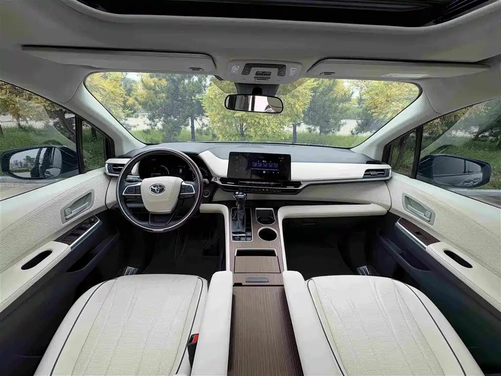 Toyota Sienna — миниатюра 6