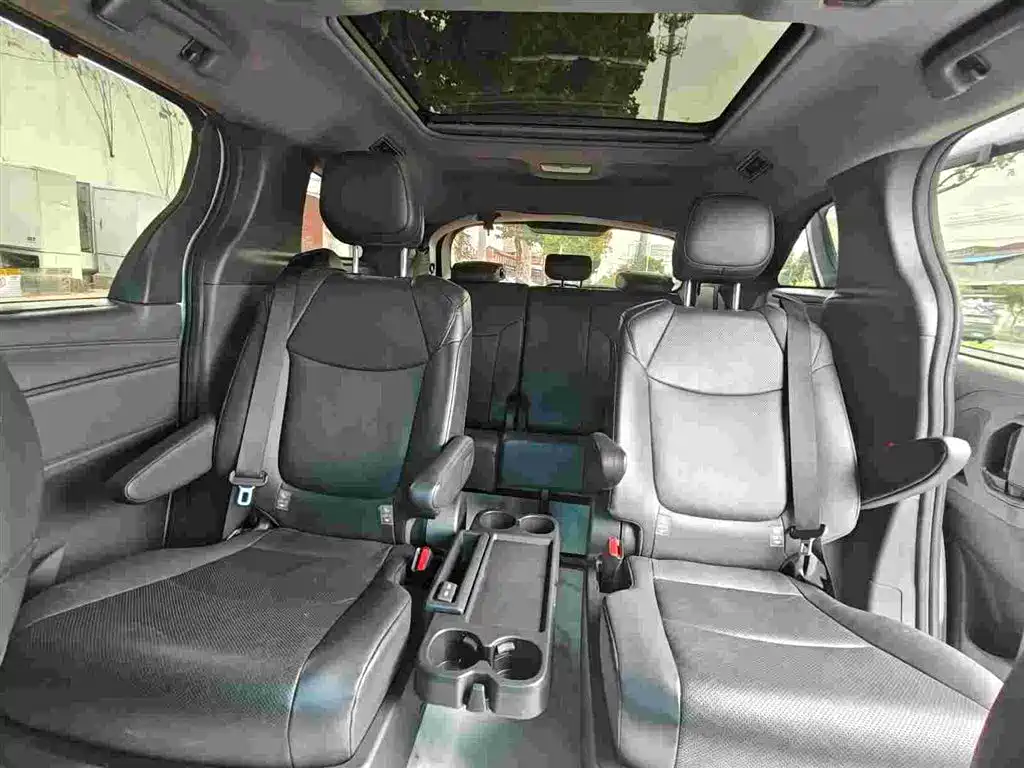 Toyota Granvia — миниатюра 10