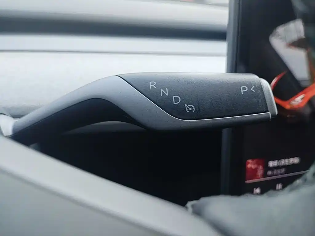 Tesla Model Y — миниатюра 14
