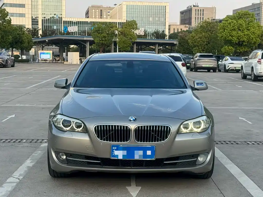 BMW 5 Series — миниатюра 2