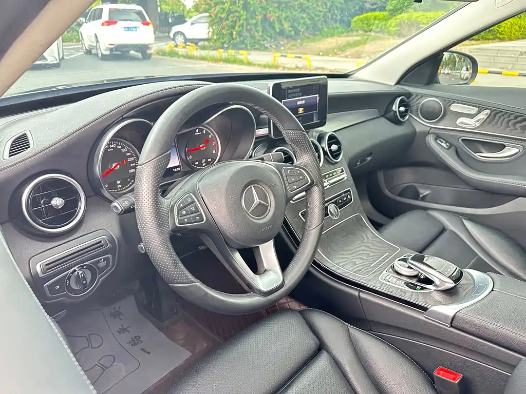 Mercedes-Benz C-Class — миниатюра 12