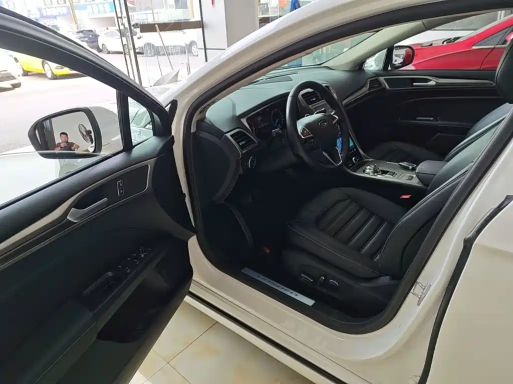 Ford Mondeo — миниатюра 16