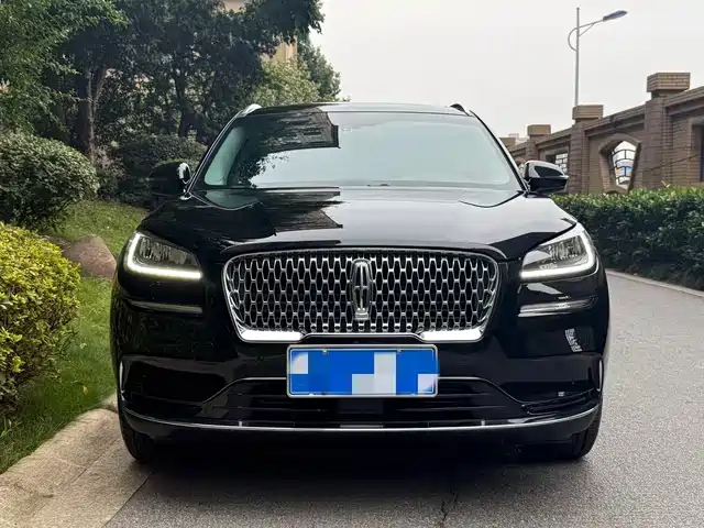 LINCOLN ADVENTURER 2021