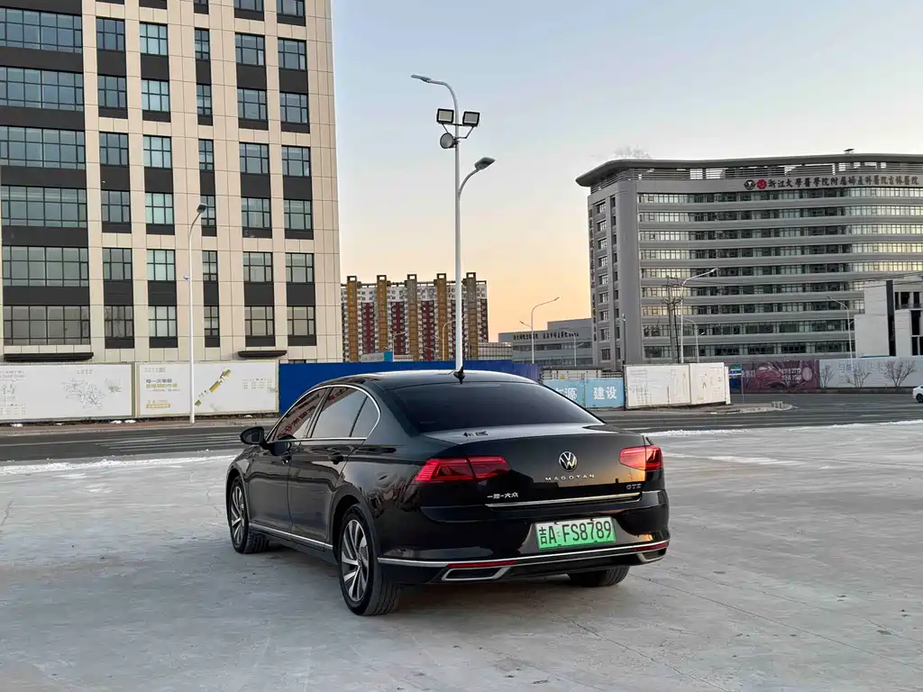 VOLKSWAGEN MAGOTAN GTE PLUG IN HYBRID