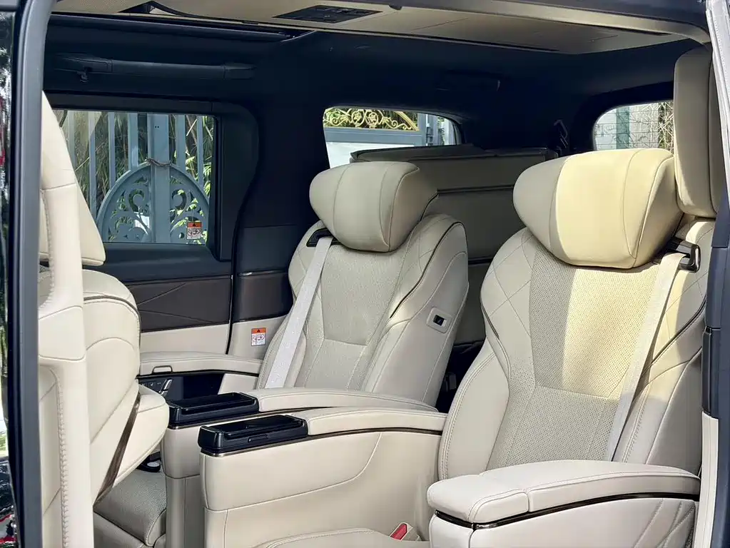 Toyota Alphard — миниатюра 12