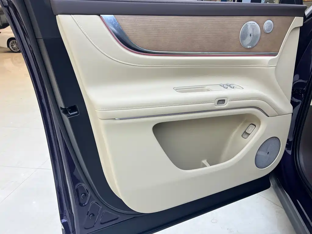 AITO ASK THE WORLD M9